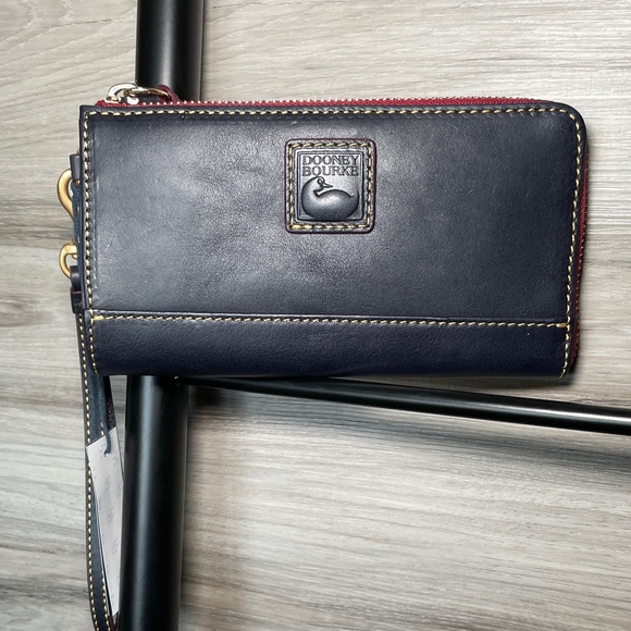 NWT- Dooney & Bourke Florentine Leather Folded Zip Wristlet, Navy